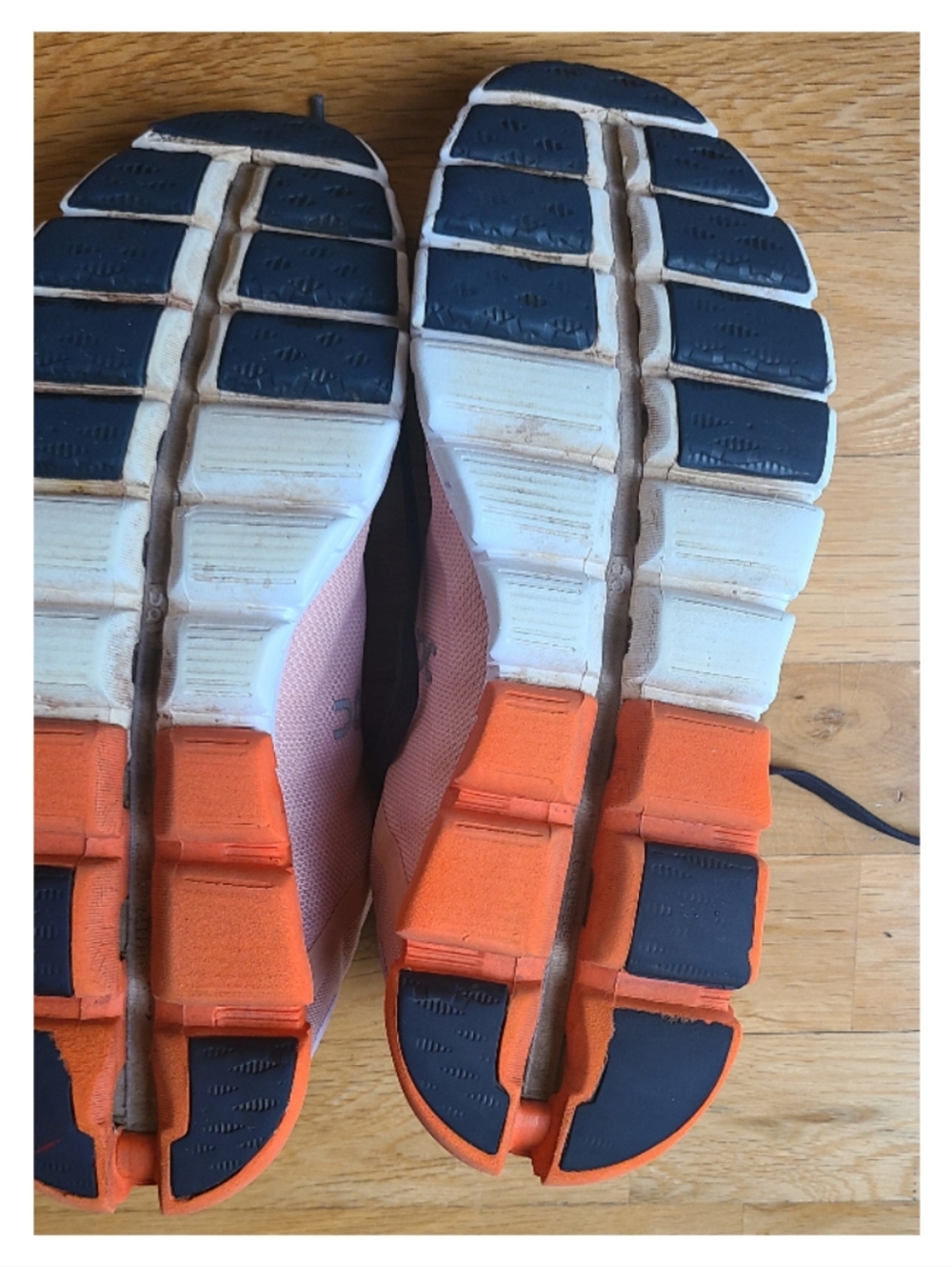 On Running Cloudflow 3 Sz 8 Travel Athleisure Dopamine Dressing Normcore - Picture 12 of 16